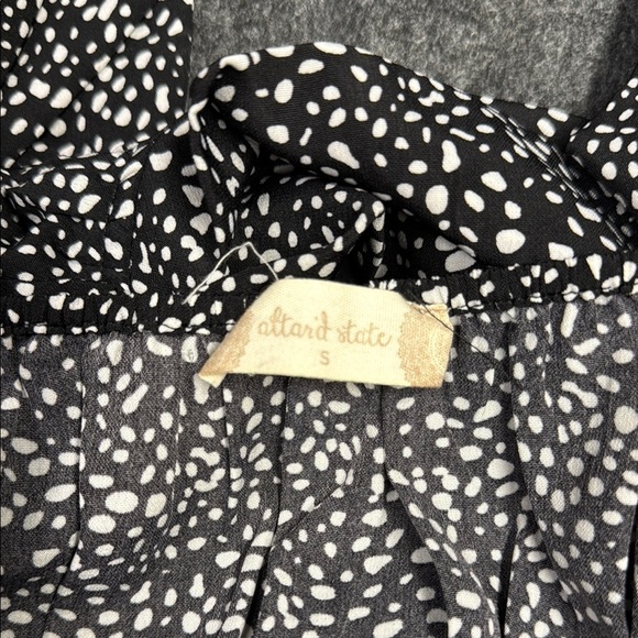 Altar'd State Black and White Ruched Puff Sleeve Blouse - Picture 5 of 6